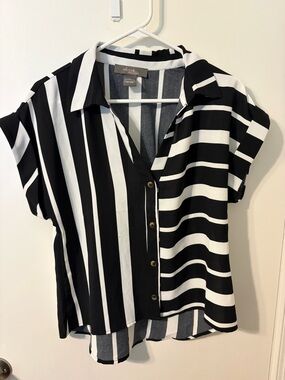 Adelyn Rae Black & White Mixed Stripe Button-Up Top